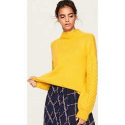 Sweter z golfem - Żółty. Żółte swetry damskie Reserved, s, bez wzorów, bez rękawów, bez kaptura. Za 119,99 zł.