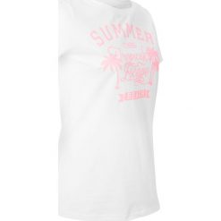T-shirt z szerokim okrągłym dekoltem, krótki rękaw bonprix biały z nadrukiem. Białe t-shirty damskie bonprix, z nadrukiem, z okrągłym kołnierzem. Za 21,99 zł.