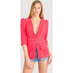ŻAKIET ELISABETTA FRANCHI. Różowe marynarki damskie Elisabetta Franchi, z haftami. Za 875,00 zł.