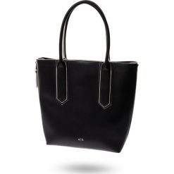 TOREBKA Armani Exchange. Czarne torebki worki damskie Armani Exchange, z nadrukiem, ze skóry ekologicznej, z nadrukiem, bez dodatków. Za 557,10 zł.