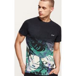 T-shirt z tropikalnym motywem - Wielobarwny. Szare t-shirty męskie House, s, bez wzorów, bez kołnierzyka. Za 49,99 zł.