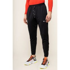 Spodnie dresowe NIKE Therma BV4813. Czarne jeansy męskie Nike, xl, bez wzorów, z elastanu. W wyprzedaży za 219,00 zł.