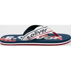 S. Oliver - Japonki. Niebieskie kapcie męskie S.Oliver, z materiału. W wyprzedaży za 79,90 zł.