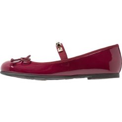 Pretty Ballerinas Baleriny z zapięciem honey macey. Czerwone baleriny dziewczęce marki Pretty Ballerinas, z materiału. Za 499,00 zł.