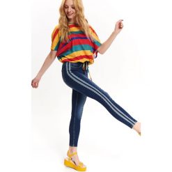 JEANSOWE SPODNIE Z LAMPASAMI. Niebieskie spodnie damskie Top Secret, z jeansu. W wyprzedaży za 49,99 zł.