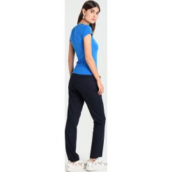 Odzież damska: Armani Exchange Tshirt z nadrukiem victoria blue
