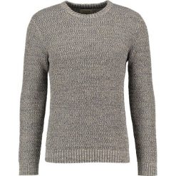 Swetry klasyczne męskie: Jack & Jones JJVJUSTIN Sweter white pepper