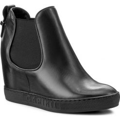 Botki CARINII - B3918/O E50-000-PSK-B88. Czarne buty zimowe damskie Carinii, z materiału. W wyprzedaży za 279,00 zł.