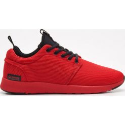 Lekkie sneakersy Quit 2 - Czerwony. Czerwone sneakersy męskie Cropp, bez zapięcia. Za 139,99 zł.