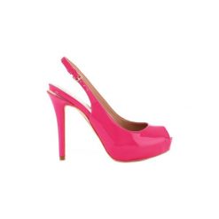 Sandały Guess FL6HR2PAF07. Różowe sandały damskie marki Guess, z aplikacjami, bez obcasa, bez zapięcia. Za 577,08 zł.