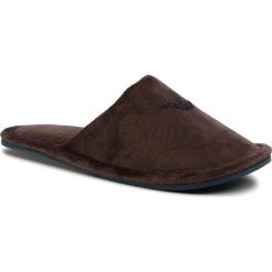 Kapcie EMPORIO ARMANI - XJPM01 XM092 00897 Coffee Brown. Pomarańczowe klapki męskie Emporio Armani, z tworzywa sztucznego, bez zapięcia. W wyprzedaży za 179,00 zł.