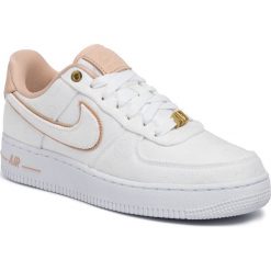 Buty NIKE - Air Force 1 '07 Lx 898889 102 White/Bio Beige/White. Białe buty sportowe damskie Nike, bez wzorów, z tworzywa sztucznego, sportowe, Nike Air Force. Za 469,00 zł.