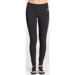 LEGINSY EA7 Emporio Armani. Czarne spodnie damskie EA7 Emporio Armani, s, z nadrukiem, z elastanu, z podwyższonym stanem. Za 293,30 zł.