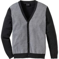 Kardigan z dzianiny o gładkim splocie Regular Fit bonprix antracytowy melanż - biały. Szare kardigany męskie bonprix, m, bez wzorów, z dzianiny, bez kołnierzyka, bez kaptura. Za 37,99 zł.