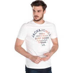 Jack & Jones Deep Surf Koszulka Biały. Białe podkoszulki męskie Jack & Jones, xl, z haftami, z bawełny, bez kołnierzyka, z krótkim rękawem, krótkie. Za 66,95 zł.