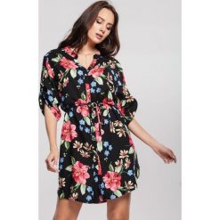 Czarna Sukienka Quickstep. Czarne sukienki damskie Renee, na lato, xl, z tkaniny, mini. Za 79,99 zł.