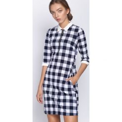 Granatowa Sukienka Everybody Does. Szare sukienki damskie Born2be, xl, w kratkę, bez kołnierzyka, bez rękawów, mini. Za 49,99 zł.