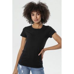 Czarny T-shirt Velma. Czarne bluzki damskie Born2be, na co dzień, s, z aplikacjami, z jeansu, klasyczne, z okrągłym kołnierzem, z krótkim rękawem. Za 39,99 zł.