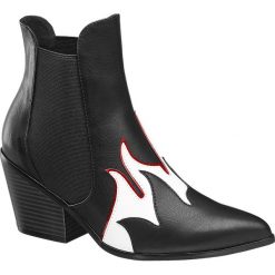 Czarno-białe botki damskie Vero Moda typu kowbojki Vero Moda czarno-białe. Czarne botki damskie Vero Moda, z materiału, bez obcasa, na obcasie, bez zapięcia. Za 299,90 zł.