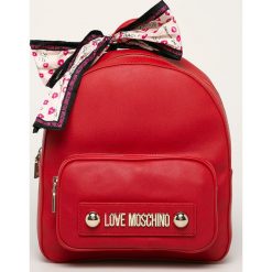 Love Moschino - Plecak. Czerwone plecaki damskie Love Moschino, z aplikacjami, ze skóry ekologicznej. W wyprzedaży za 679,90 zł.
