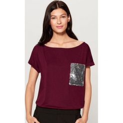 Koszulka z błyszczącą kieszenią - Fioletowy. Fioletowe t-shirty damskie marki Mohito, l. Za 49,99 zł.