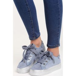 Niebieskie Buty Sportowe City of Angels. Niebieskie buty sportowe damskie marki Born2be, z aplikacjami, z materiału. Za 79,99 zł.