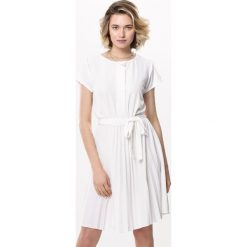 Biała Sukienka Wanna Hit. Białe sukienki damskie Born2be, na co dzień, xl, z aplikacjami, bez kołnierzyka, bez rękawów, mini, plisowane. Za 89,99 zł.
