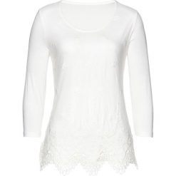 Shirt z koronką bonprix biel wełny. Białe koszulki damskie marki bonprix, w koronkowe wzory, z wiskozy, bez kołnierzyka. Za 69,99 zł.