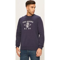 Izod - Bluza. Białe bluzy męskie IZOD, s, z nadrukiem, z bawełny, z okrągłym kołnierzem, bez rękawów, bez kaptura. W wyprzedaży za 99,90 zł.