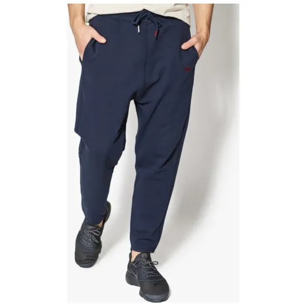 New Era Spodnie World Hood Jogger New Era Night Shift Navy , granatowy, rozmiar L. Niebieskie spodnie męskie New Era, m, bez wzorów, z bawełny, klasyczne. W wyprzedaży za 139,99 zł.