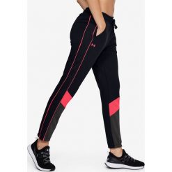 Under Armour Spodnie dresowe Czarny. Czarne spodnie damskie Under Armour, xs, z bawełny. Za 240,95 zł.