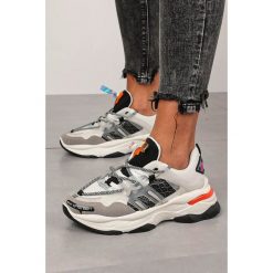 Białe buty sportowe sneakersy sznurowane casu 20g7/g. Białe buty dziewczęce sportowe Casu, bez wzorów, ze skóry ekologicznej, na sznurówki. Za 79,99 zł.