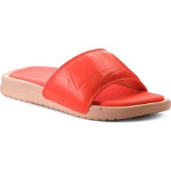 Klapki NIKE - Benassi Jdi Ultra Se AO2408 801 Crimson Tint/Total Crimson. Pomarańczowe klapki damskie Nike, bez wzorów, z tworzywa sztucznego, bez obcasa. W wyprzedaży za 179,00 zł.