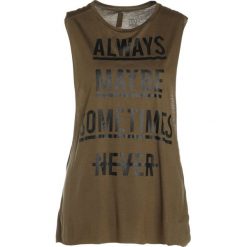 Reebok MUSCLE Top armygreen. Brązowe topy sportowe damskie marki Reebok, l, z materiału. W wyprzedaży za 126,65 zł.