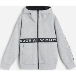 Bluza z kapturem i napisami -. Bluzy męskie Reserved, z napisami, z kapturem, bez rękawów, z kapturem. Za 79,99 zł.