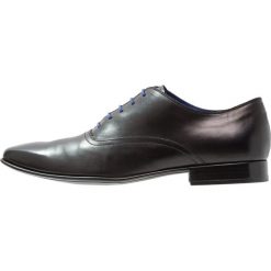 Azzaro NOBODAR Eleganckie buty noir. Czarne buty wizytowe męskie Azzaro, z materiału, na sznurówki. W wyprzedaży za 482,30 zł.