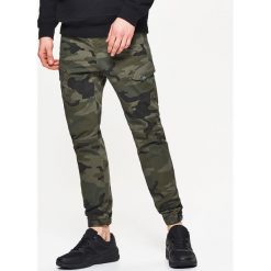Joggery mÄ™skie: Joggery z kieszeniÄ… cargo – Szary
