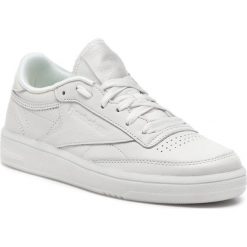 Buty Reebok - Club C 85 CN6975 Chalk/White. Białe buty sportowe damskie Reebok, na co dzień, bez wzorów, ze skóry, bez obcasa, na płaskiej podeszwie, bez zapięcia. W wyprzedaży za 269,00 zł.