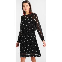JUST FEMALE SIGRID DRESS Sukienka letnia black. Czarne sukienki letnie marki JUST FEMALE, xl, z materiału. W wyprzedaży za 524,30 zł.