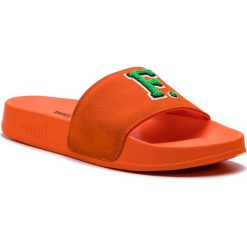 Klapki PUMA - Leadcat Fenty FU 367087 03 Scarlet Ibis/Bright Green. Pomarańczowe klapki damskie Puma, bez wzorów, ze skóry, bez obcasa. W wyprzedaży za 199,99 zł.