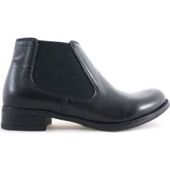 BOTKI DAMSKIE LES 6381 CZAR. Botki damskie Lesta, ze skóry, bez obcasa, bez zapięcia. Za 239,00 zł.