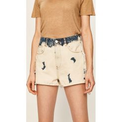 Desigual - Szorty jeansowe. Niebieskie szorty damskie Desigual, bez wzorów, z bawełny, casualowe, z podwyższonym stanem. W wyprzedaży za 359,90 zł.