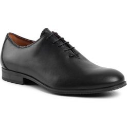 Półbuty GINO ROSSI - Chuck MPU434-N82-0722-9900-0 99. Czarne buty wizytowe męskie Gino Rossi, bez wzorów, ze skóry, eleganckie, bez zapięcia. W wyprzedaży za 239,00 zł.