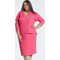 Spódnica z bluzką w amarantowym komplecie Blanca OVERSIZE PLUS SIZE WIOSNA. Różowe bluzki damskie Moda Size Plus Iwanek, na co dzień, na wiosnę, s, bez wzorów, z elastanu, eleganckie, plus size, proste. Za 159,00 zł.