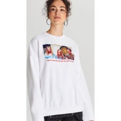 Bluza Friends - Kremowy. Białe bluzy damskie Cropp, s, bez wzorów, bez rękawów, bez kaptura. Za 99,99 zł.