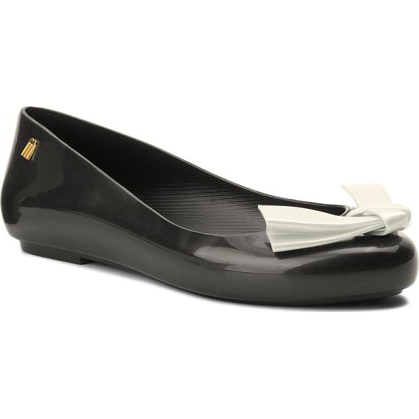 Baleriny MELISSA - Space Love V Ad 32418 Black/White 53308. Czarne baleriny damskie lakierowane Melissa, z tworzywa sztucznego, na płaskiej podeszwie. Za 239,00 zł.