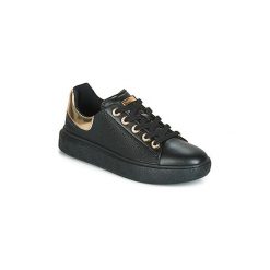 Buty Guess BUCKY. Trampki i tenisówki damskie Guess. Za 377,30 zł.