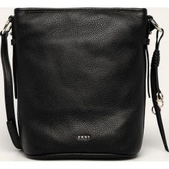 Dkny - Torebka skórzana. Czarne listonoszki damskie DKNY, w paski, ze skóry, bez dodatków. W wyprzedaży za 699,90 zł.