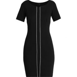 Comma Sukienka etui black. Czarne sukienki damskie comma, bez wzorów, z elastanu, bez kołnierzyka, bez rękawów. Za 419,00 zł.
