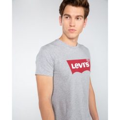 Levi's® Set-in Neck Koszulka Szary. Szare podkoszulki męskie s, z nadrukiem, z bawełny, z krótkim rękawem. Za 102,95 zł.